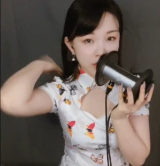 虎牙肉淼淼女友系 女友精准舔耳